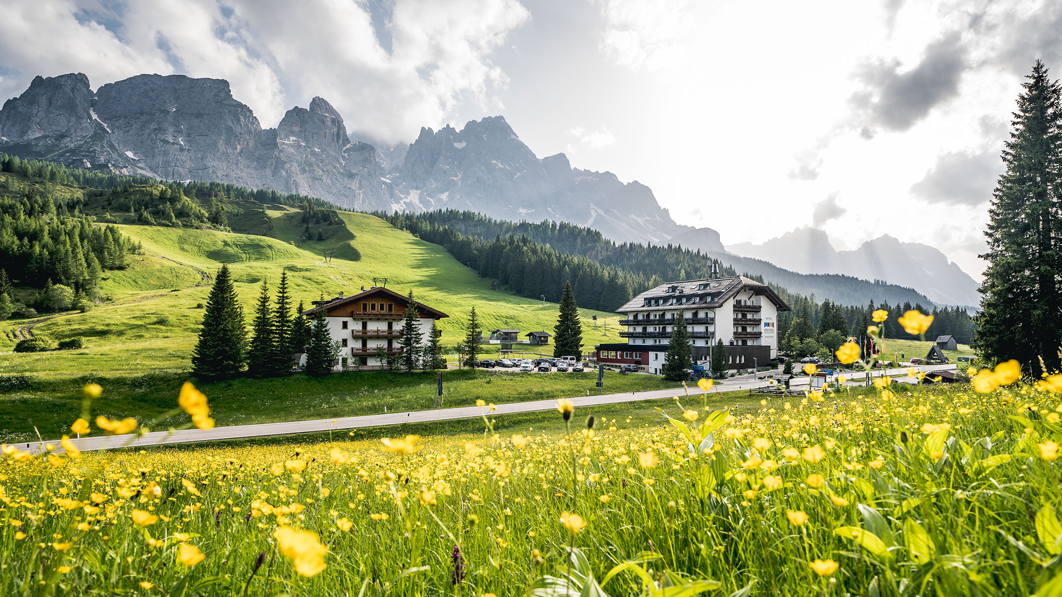 Hotel Kreuzberg im Sommer