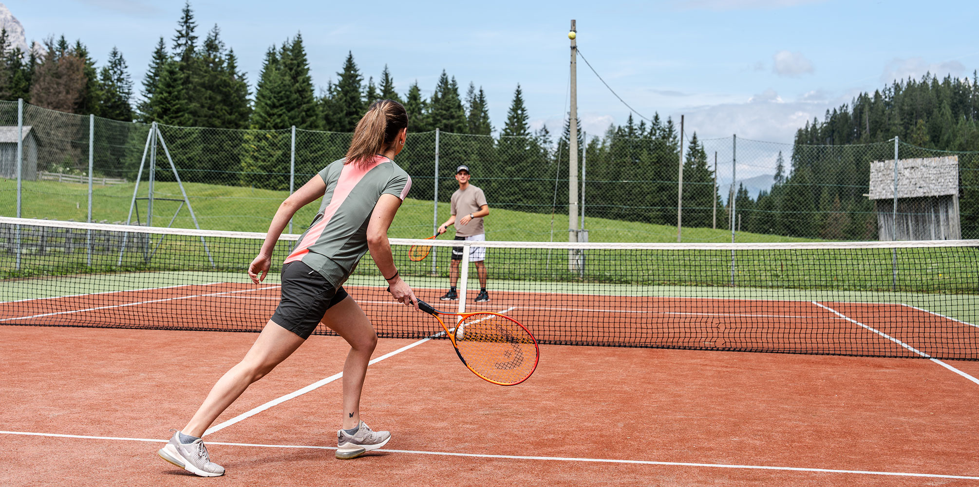 Hotel mit Tennisplatz